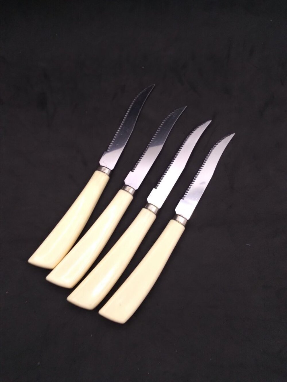 Vintage Lot of 4 Quikut Quikkle Serrated Edge Bread Knives 7.75"